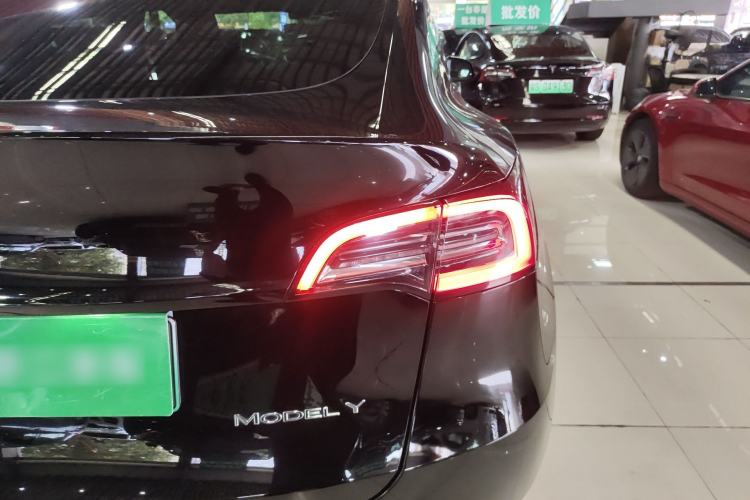 Used Tesla Model Y 2021 Long-Range All-Wheel-Drive Version
