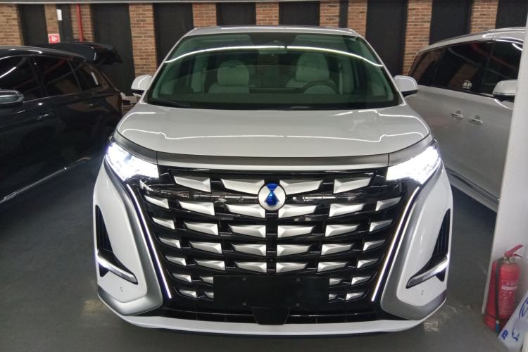 Used Denza D9 2022 DM-i 1040 Prestige Model