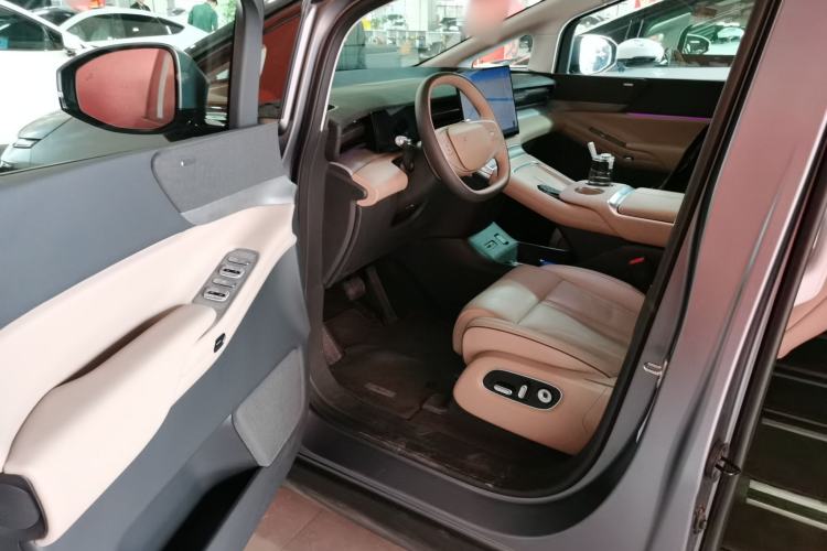 Used XPeng X9 2025 740 Ultra-Long Range Max Driver Seat