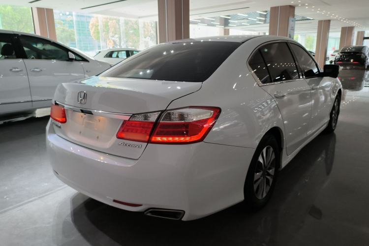 Used Honda Accord 2015 2.0L LX Comfort Edition Rear Right 45 Deg
