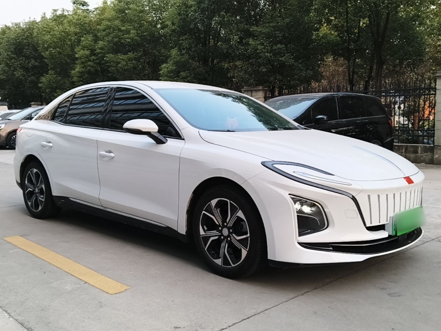 Hongqi E-QM5 2023 Base Travel Edition — снимка 3
