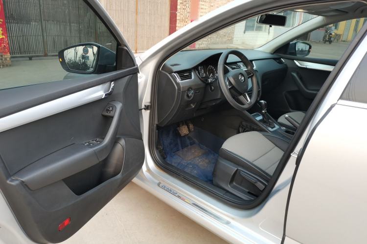 Used Skoda Octavia 2017 1.6L Automatic Chuanxing Edition
