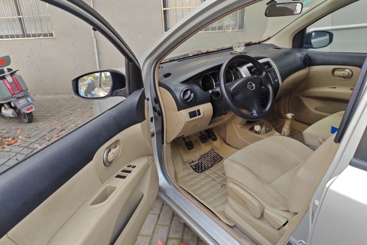 Used Nissan Livina 2013 1.6XE Manual Comfort Edition Driver Seat