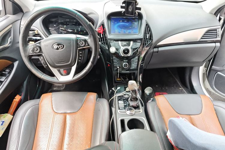 Used BYD Qin New Energy 2015 1.5T Dual-Crown Flagship Plus Edition
