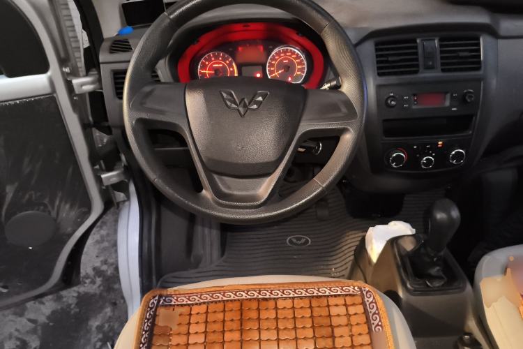 Used Wuling Rongguang S 2021 1.2L Base Model 7-Seater LSI Steering Wheel