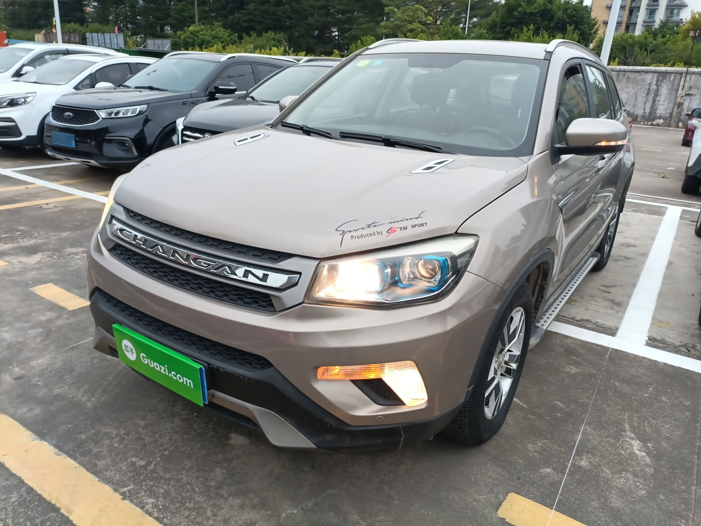 Под передней частью автомобиля