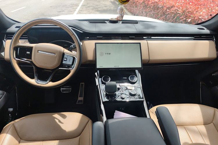 Used Land Rover Range Sport 2023 400PS Dynamic SE Center Console