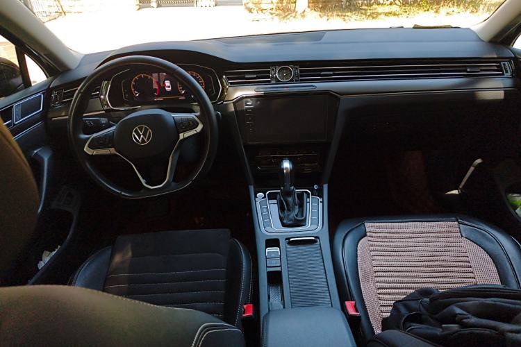 Used Volkswagen Magotan 2021 330TSI DSG 30th Anniversary Edition Center Console