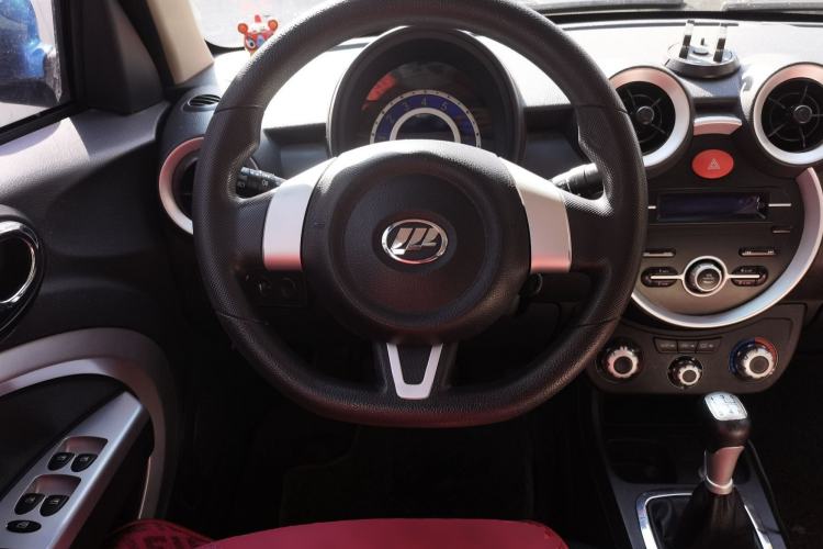 Used Lifan Auto 330 2014 1.3L Manual Standard Edition
