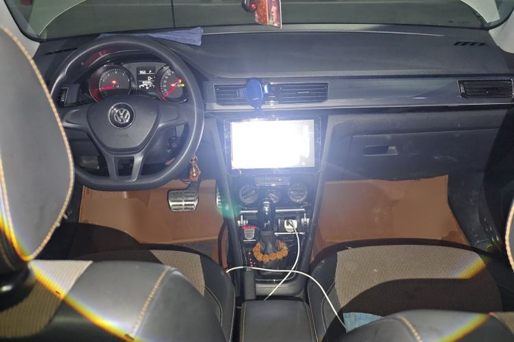 Used Volkswagen C-TREK 2017 1.6L Automatic Comfort Model Center Console