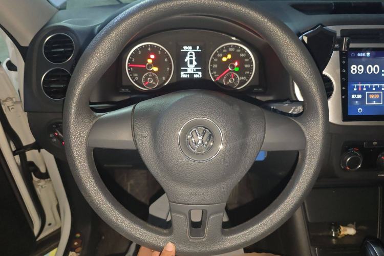 Used Volkswagen Tiguan 2017 300TSI Automatic Two-Wheel Drive Silk Road Luxury Edition Steering Wheel