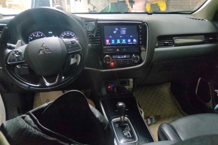 Used Mitsubishi Outlander 2018 2.4L 4x4 Elite Edition 5 Seats Center Console