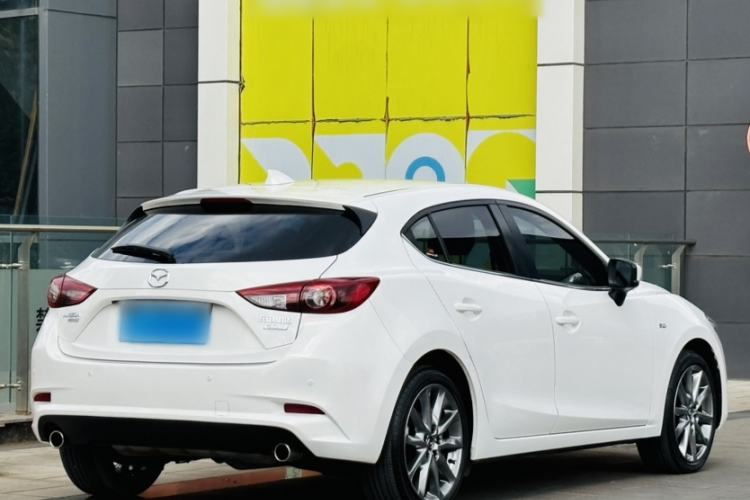 Used Mazda 3 Axela 2019 Cloud-Controlled Version Hatchback 2.0L Automatic Luxury Model China VI Standard