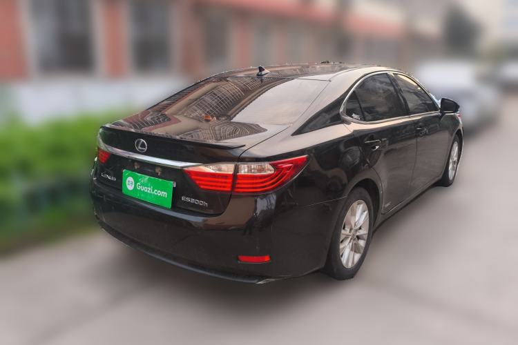 Used Lexus ES 2013 300h Elite Edition
