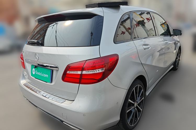 Used Mercedes-Benz B-Class 2015 B 200 Luxury Model Rear Right 45 Deg