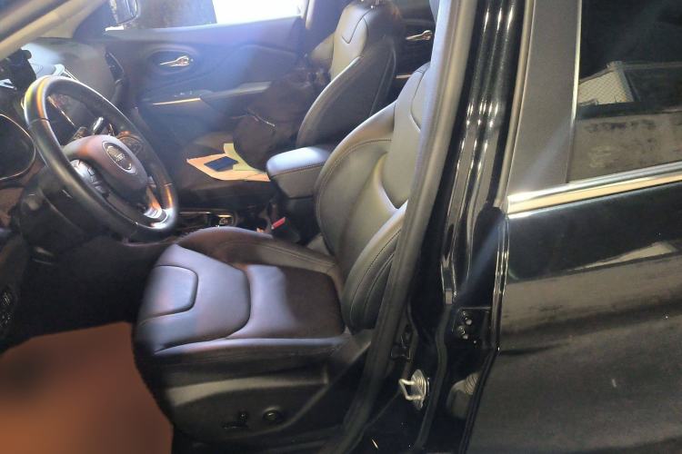 Used Jeep Cherokee 2019 2.0T Two-Wheel Drive Smart Enjoyment Version China V