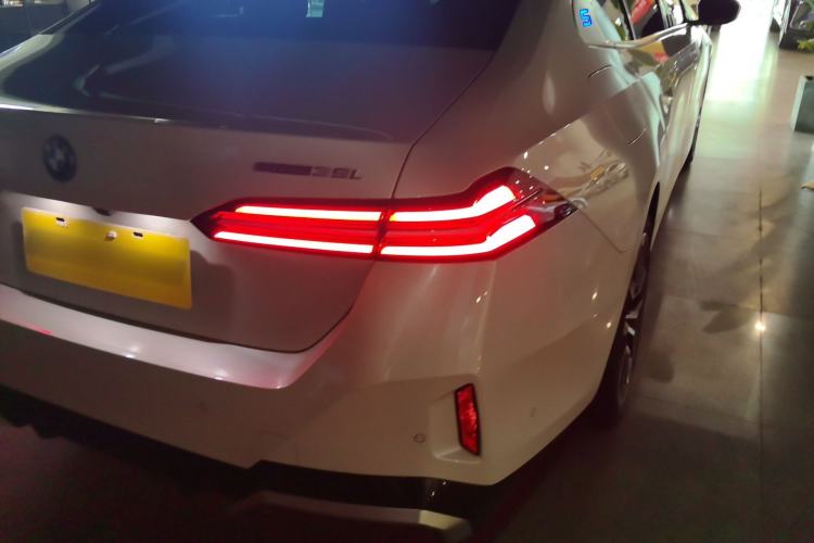 Used BMW i5 2024 eDrive 35L Luxury Model with M Sport Package