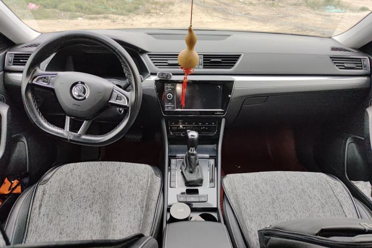 Used Skoda Superb 2019 Restyled TSI330 DSG Comfort Edition Center Console