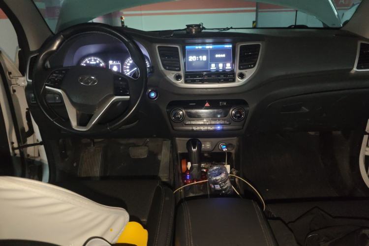 Used Hyundai Tucson 2015 1.6T Dual-Clutch Two-Wheel-Drive Smart Model Center Console