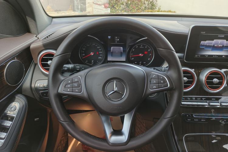 Used Mercedes-Benz GLC 2017 GLC 260 4MATIC Luxury Model