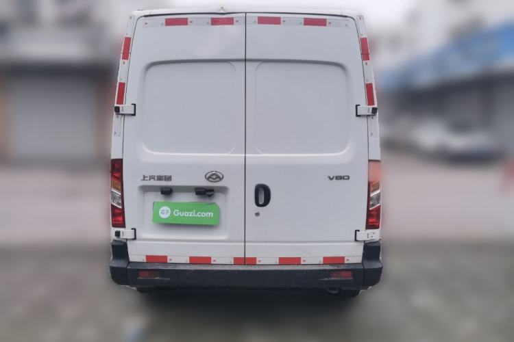 Used SAIC MAXUS Xintu V80 2020 2.5T Manual Classic City Delivery King Short Wheelbase Mid-Roof Design 2/3 Seats