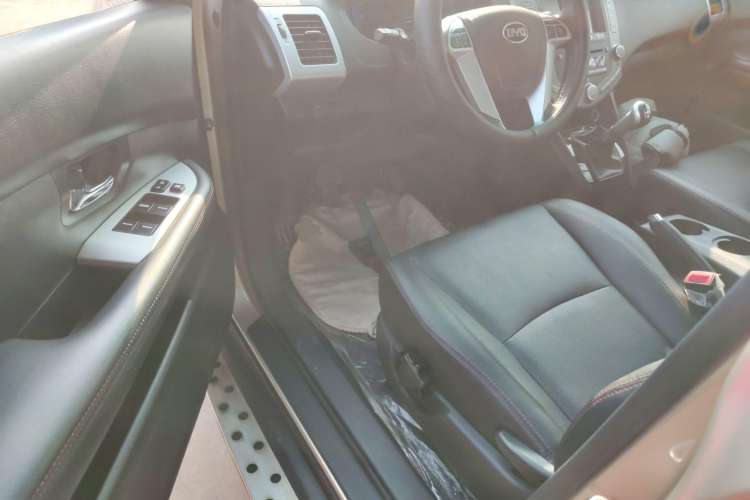 Used BYD S6 2014 2.0L Manual Luxury 5-Seater
