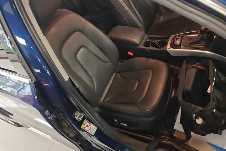 Used Audi A4 2014 40 TFSI allroad quattro plus version Right Front Seat