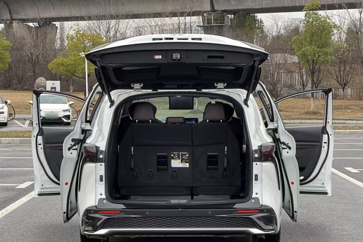 Used Toyota Granvia 2024 2.5L Hybrid Flagship ULTRA Edition
