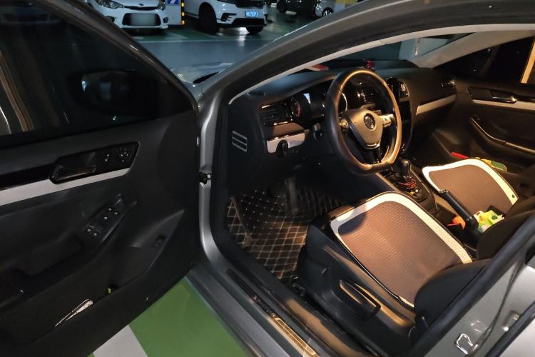 Used Volkswagen Sagitar 2015 1.6L Automatic Comfort Model
