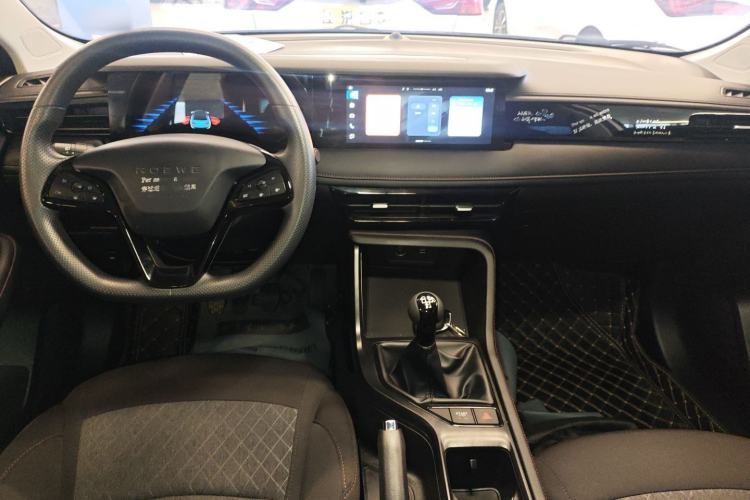 Used Roewe i5 2023 1.5L Manual Comfort Edition Center Console