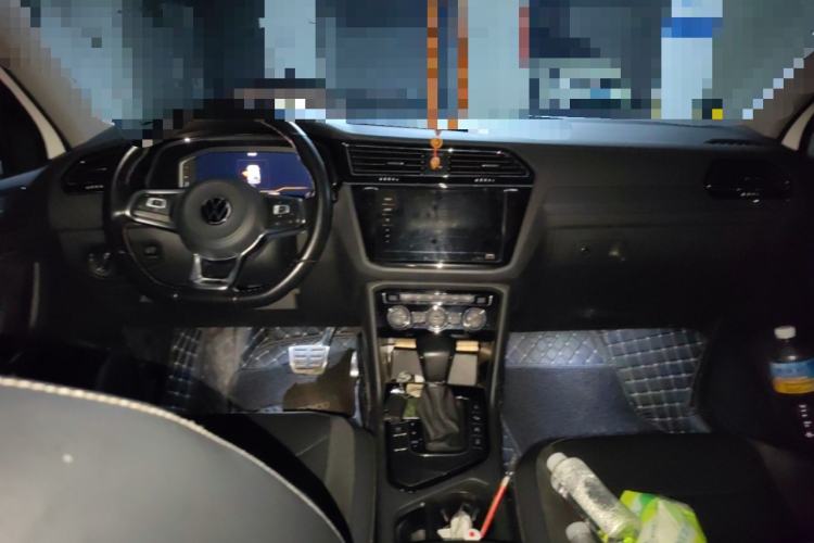 Used Volkswagen Tiguan L 2021 330TSI Automatic Two-Wheel Drive R-Line Enhanced Edition Center Console