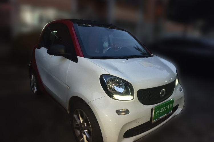 Used smart fortwo 2015 1.0L 52 kW hardtop Dynamic version
