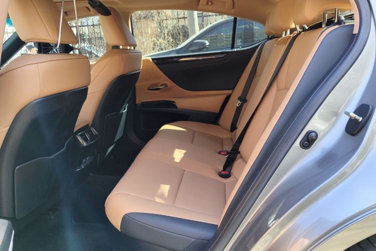 Used Lexus ES 2022 300h Excellence Edition
