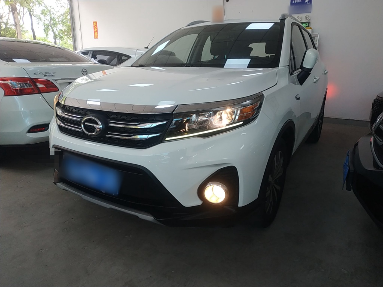 تحت مقدمة السيارة