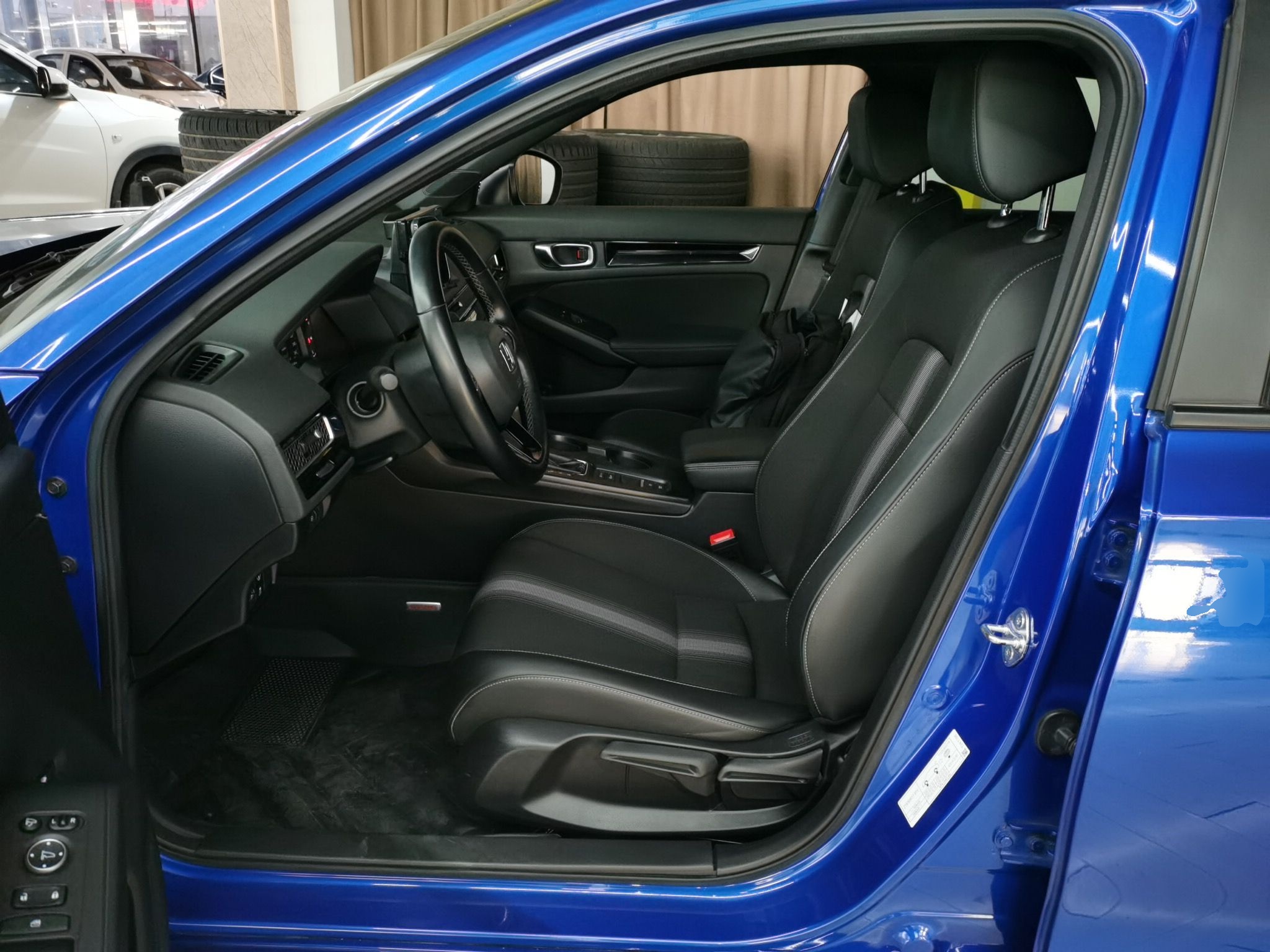 Переднее сиденье в автомобиле