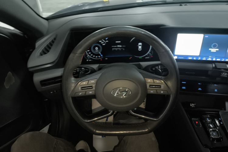 Used Hyundai Sonata 2022 380TGDi Automatic 20th Anniversary Edition Center Console