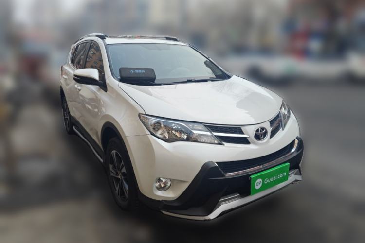 Used Toyota RAV4 2015 2.0L CVT Two-Wheel Drive Fashion Edition Front Right 45 Deg