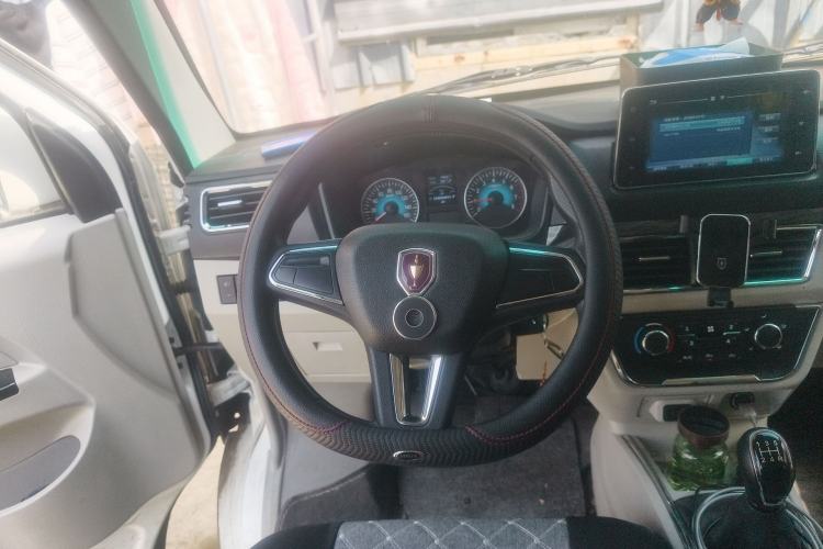 Used Jinbei New Hiace S 2023 1.5L Wealth Edition Passenger Van 5/6/7-Seater Non-Air-Conditioned Version SWC15M Steering Wheel