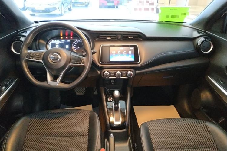 Used Nissan Kicks 2017 1.5L CVT Smart Drive Edition Center Console