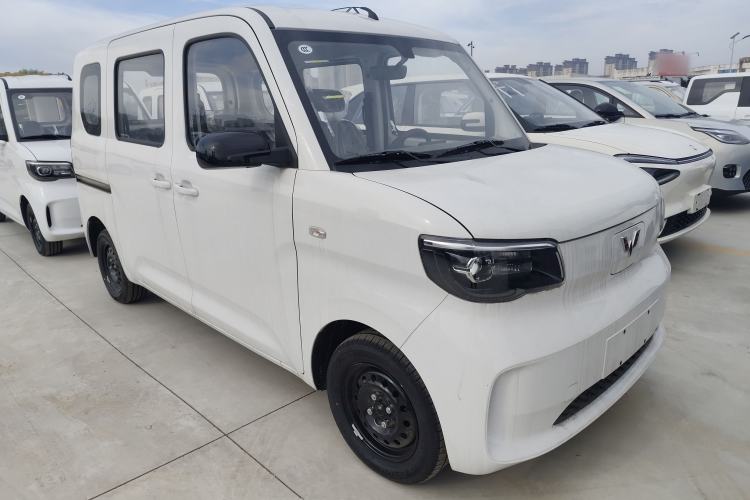 Used Wuling Zhiguang New Energy 2025 Standard Model Front Right 45 Deg