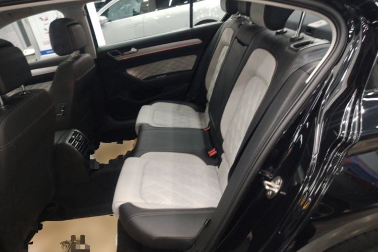 Used Volkswagen Magotan 2023 2 Million Units Commemorative Edition 330TSI DSG Luxury Version Left Rear Seat