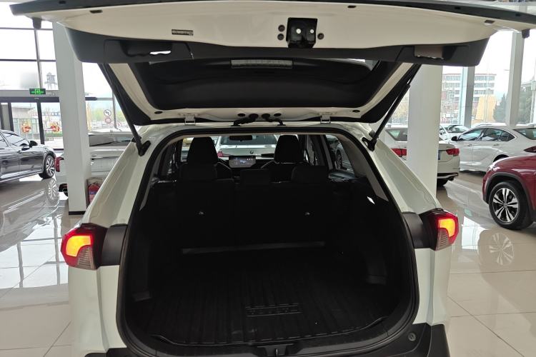 Used Toyota RAV4 2023 2.0L CVT Two-Wheel Drive Urban Edition Interior 9