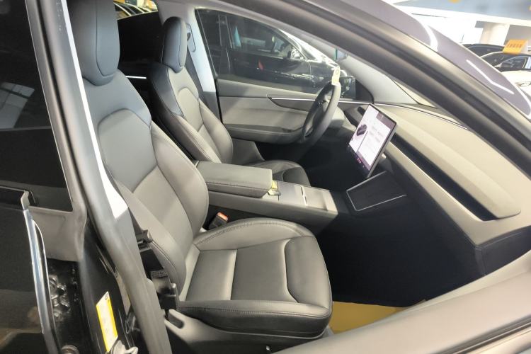 Used Tesla Model Y 2025 Rear-Wheel-Drive Version Right Front Seat