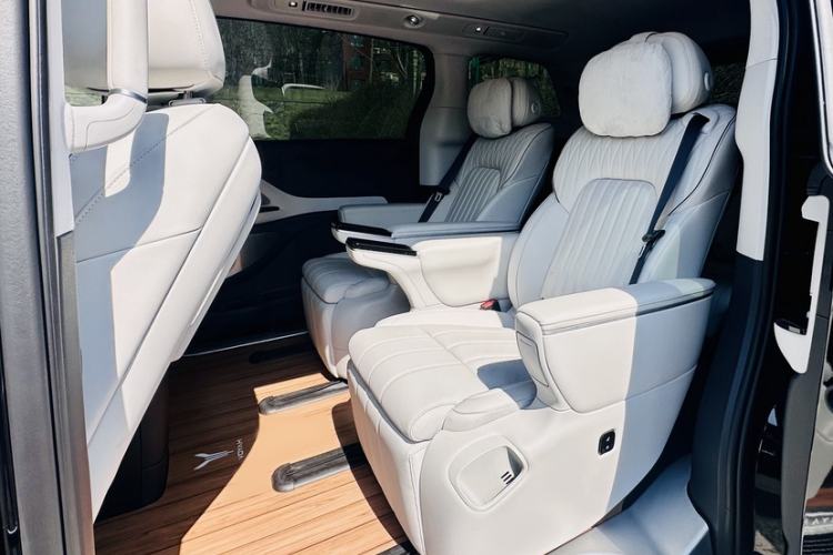 Used VOYAH Dream 2025 PHEV Four-Wheel-Drive Flagship Kunpeng Edition
