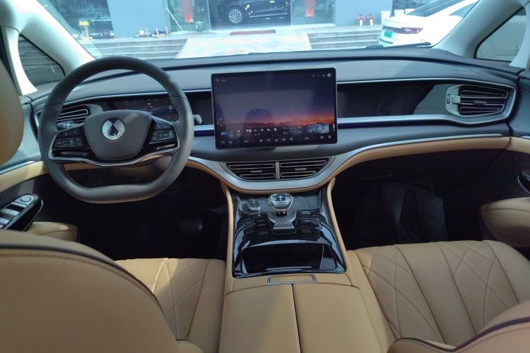 Used Denza D9 2024 DM-i 980 Four-Wheel Drive Prestige Model
