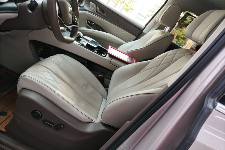 Used Denza D9 2022 DM-i 1040 Prestige Model
