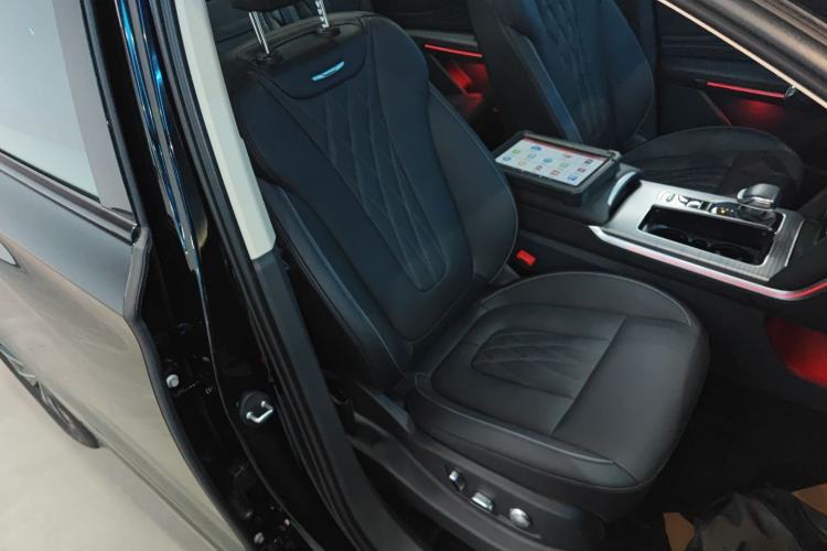 Used Hongqi HS7 PHEV 2024 2.0T PHEV Four-Wheel Drive Flagship Edition 7 Seats
