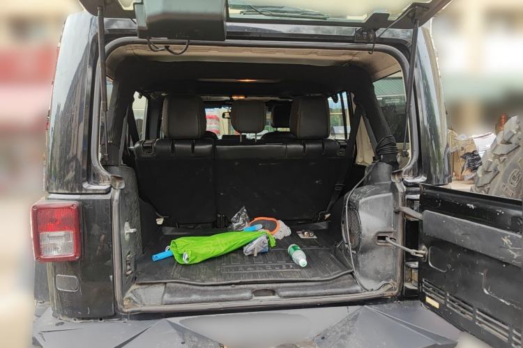 Used Jeep Wrangler 2013 3.6L Sahara Four-Door Edition Trunk