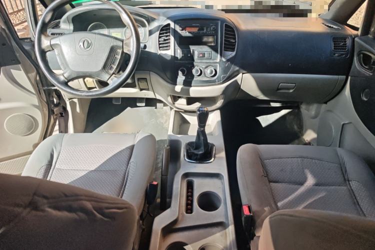 Used FORTHING Lingzhi 2016 M3L 1.6L 7-Seater Standard Model Center Console