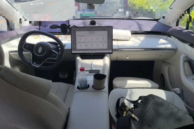 Used Hima Luxeed R7 2025 Range-Extended Version 251 km Max Center Console